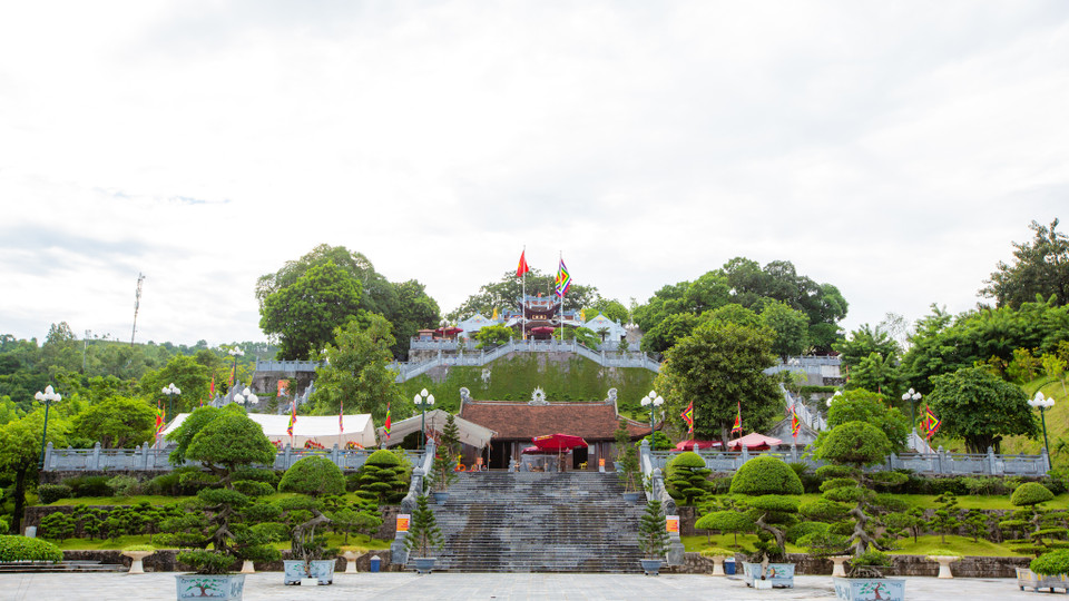 Sau khi chiến tranh kết thúc, đền được trùng tu và phục dựng lại như bây giờ. (Ảnh: Minh Sơn/Vietnam+)