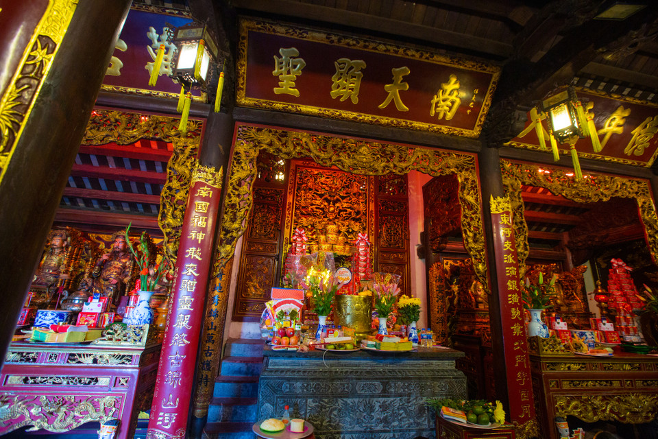 Không chỉ là nơi cúng bái tâm linh, hàng năm nơi đây còn tổ chức Lễ hội Đền Cửa Ông. Đây là một trong những lễ hội lớn trên địa bàn tỉnh Quảng Ninh vào ngày mùng 3/2 (Âm lịch). (Ảnh: Minh Sơn/Vietnam+)