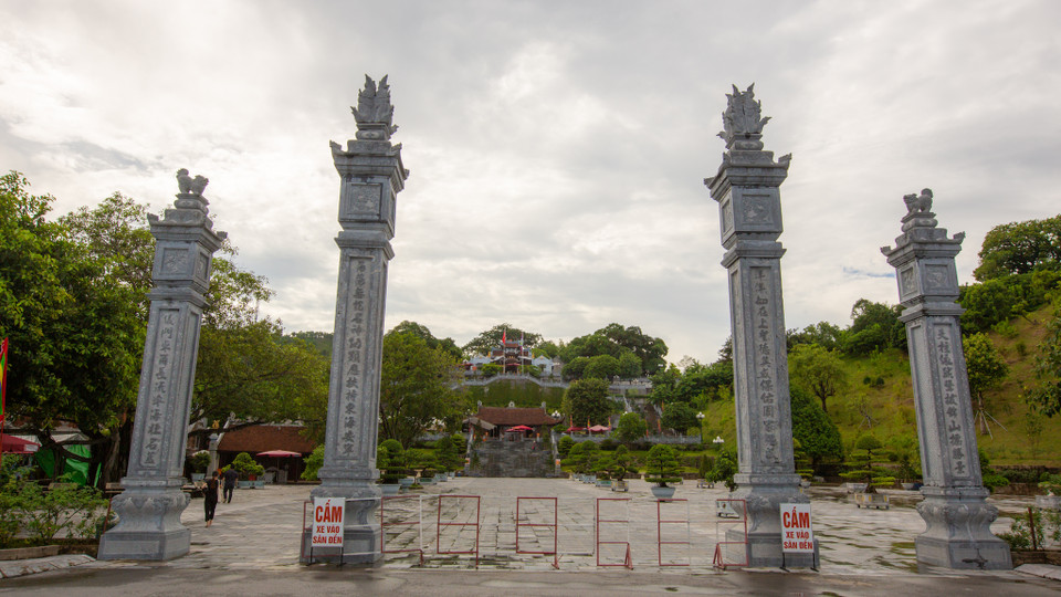 Với sự kết hợp hài hòa giữa núi non, rừng và biển cả, nơi đây được thiên nhiên ưu ái ban tặng một vị trí đắc địa. (Ảnh: Minh Sơn/Vietnam+)