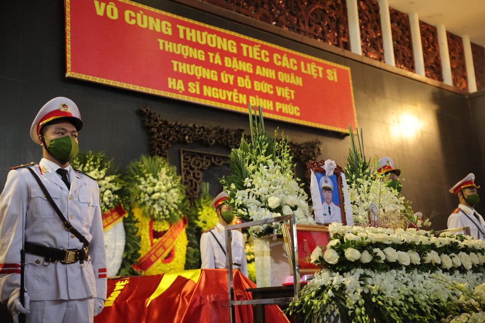 Sự hy sinh dũng cảm của các chiến sỹ Công an đã truyền cảm hứng tích cực, nhân văn, tận hiến cho cộng đồng. (Ảnh: Hoài Nam/Vietnam+)