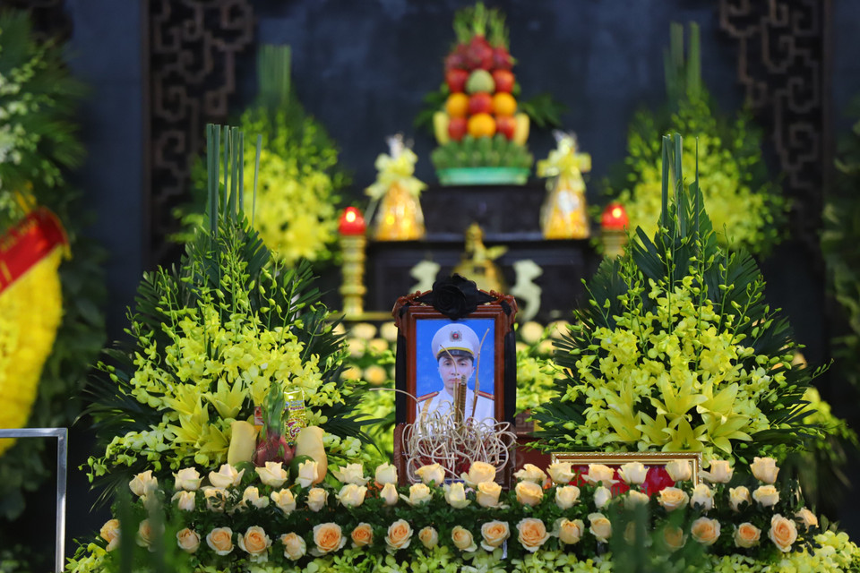 Không khí trang nghiêm, thành kính tại Nhà tang lễ Quốc gia trước khi diễn ra lễ công bố quyết định truy tặng Huân chương Chiến công hạng Nhất của Chủ tịch nước và quyết định cấp Bằng Tổ quốc ghi công của Thủ tướng Chính phủ cho 3 liệt sỹ. (Ảnh: Hoài Nam/Vietnam+)