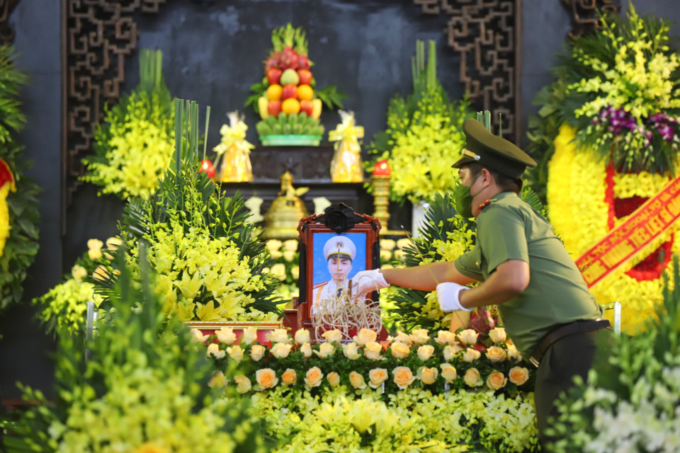 Ban tổ chức lễ tang 3 liệt sỹ do Trung tướng Nguyễn Hải Trung - Giám đốc Công an thành phố Hà Nội, Trưởng ban; Đại tá Phạm Thanh Hùng - Phó Giám đốc Công an thành phố Hà Nội, Phó trưởng ban Thường trực. (Ảnh: Hoài Nam/Vietnam+)