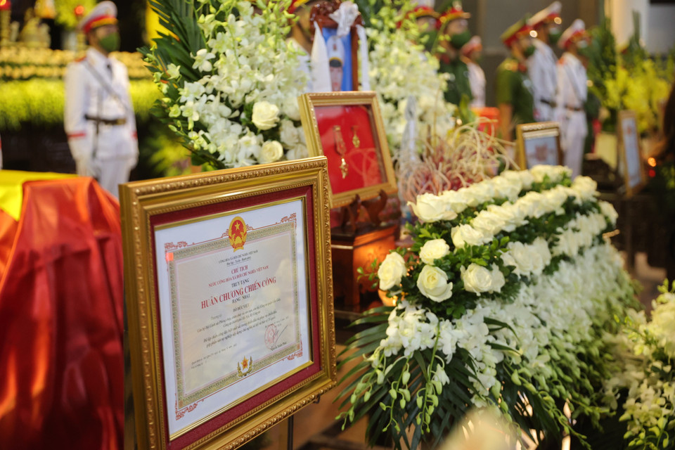 Những tấm bằng, huân huy chương dành cho những 'anh hùng thời bình'. (Ảnh: Hoài Nam/Vietnam+)