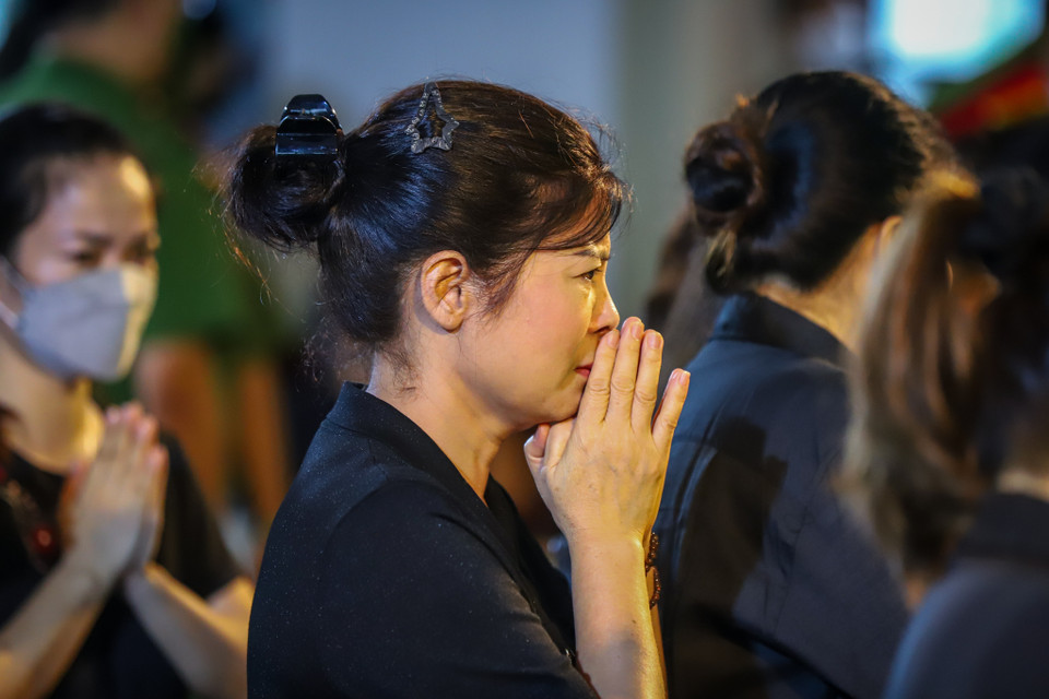 Tang lễ chính thức 3 cán bộ, chiến sỹ cảnh sát hy sinh khi chữa cháy được Công an thành phố Hà Nội tổ chức ngày 5/8, theo nghi thức lực lượng Công an Nhân dân tại Nhà tang lễ quốc gia, số 5 Trần Thánh Tông, Hà Nội. (Ảnh: PV/Vietnam+)