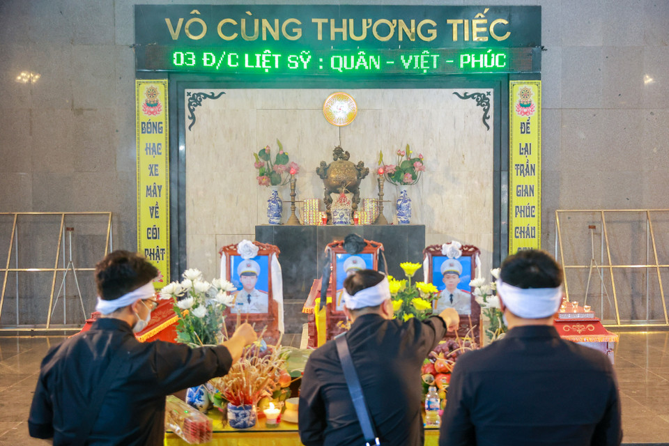 Sáng 5/8, lễ tang 3 liệt sỹ công an phòng cháy chữa cháy và cứu hộ cứu nạn đã diễn ra tại nhà tang lễ Bệnh viện 198 (Hà Nội). (Ảnh: PV/Vietnam+)