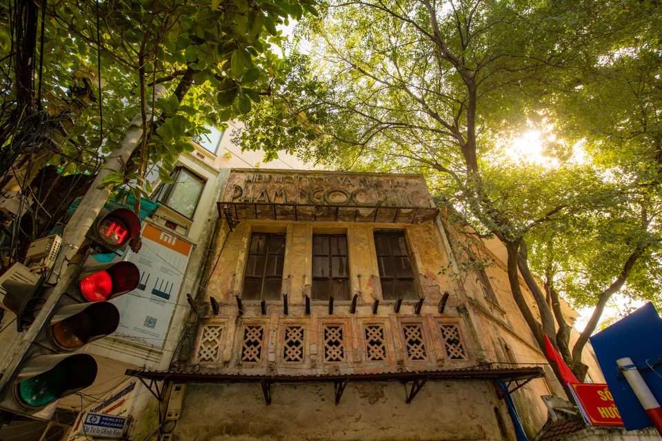 Có thể nói những căn nhà cổ, những góc phổ cũ luôn là một thứ 'đặc sản' níu chân du khách mỗi khi ghé thăm Thủ đô. (Ảnh: Minh Sơn/Vietnam+)