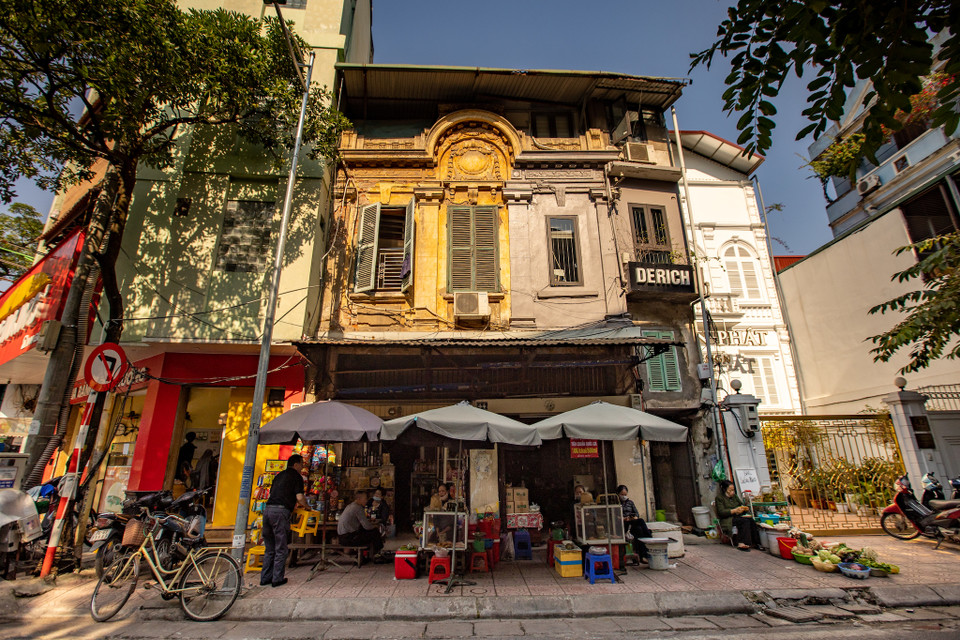 Những ngôi nhà cổ tạo nên nét riêng cho diện mạo của các khu phố cũ Hà Nội thời nay. (Ảnh: Minh Sơn/Vietnam+)