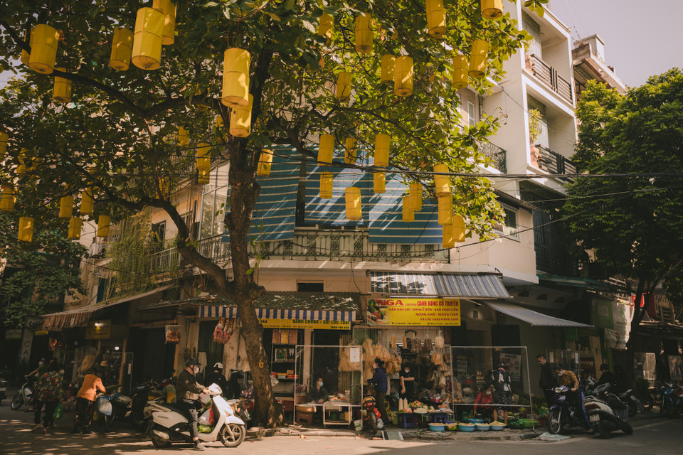 Hà Nội thay đổi từng ngày, những con đường, góc phố truyền thống ngày càng sầm uất. (Ảnh: Minh Sơn/Vietnam+)