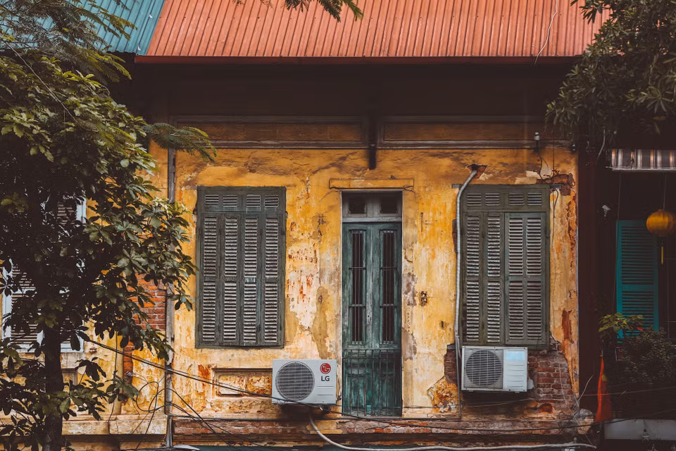 Nét cổ kính, trầm mặc của Hà Nội trở thành nguồn cảm hứng sáng tác nghệ thuật cho nhiều nhiếp ảnh gia, họa sĩ, nhạc sĩ. (Ảnh: Minh Sơn/Vietnam+)