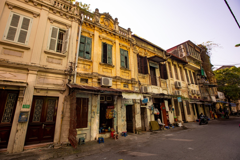 Con phố Phan Huy Ích với hàng dài những ngôi nhà lâu năm. (Ảnh: Minh Sơn/Vietnam+)