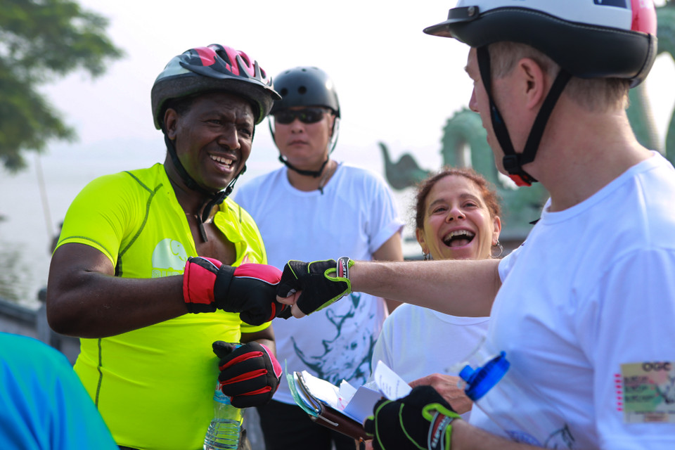 Ông Ted Osius cho biết: ‘Hãy cùng nhau để cứu tê giác khỏi nạn tuyệt chủng. Sừng tê giác không phải là thuốc. Nó đắt tiền và không có tác dụng gì tốt! Tôi và các bạn hãy không mua nó, không tặng nó và không nhận nó’. (Ảnh: Minh Sơn/Vietnam+)