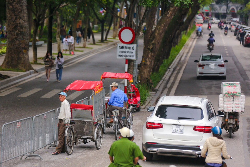 Các tuyến xe sẽ hoạt động từ 9 giờ 15 sáng đến 17 giờ 15 chiều các ngày thứ Sáu, thứ Bảy, Chủ Nhật với tần suất 1 tiếng 1 chuyến. (Ảnh: Minh Sơn/Vietnam+)