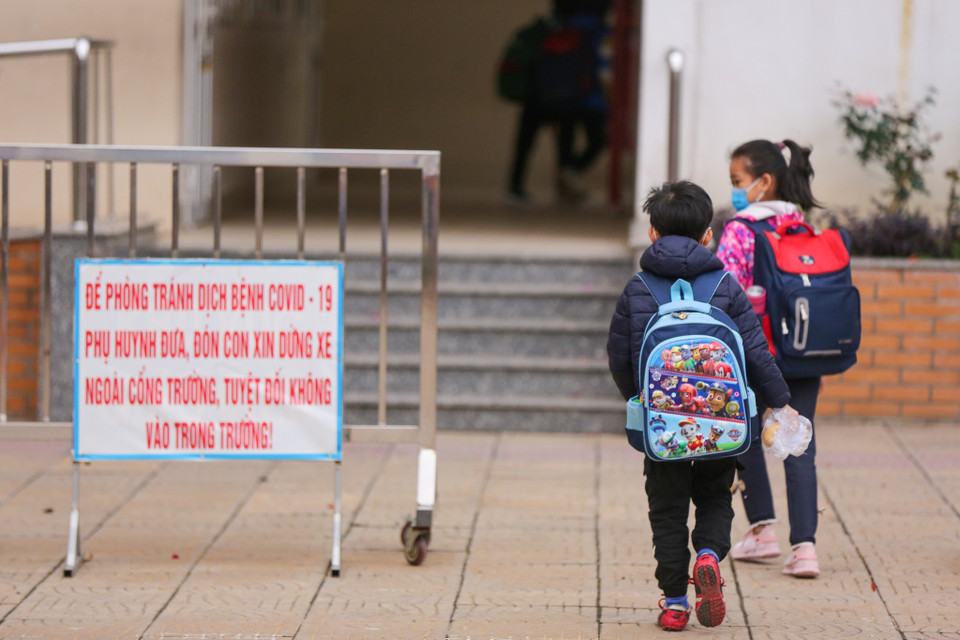 Trước đó, Hà Nội vừa có văn bản cho học sinh trở lại trường học từ ngày 2/3 sau thời gian tạm dừng đến trường để phòng chống dịch COVID-19. (Ảnh: Minh Sơn/Vietnam+)