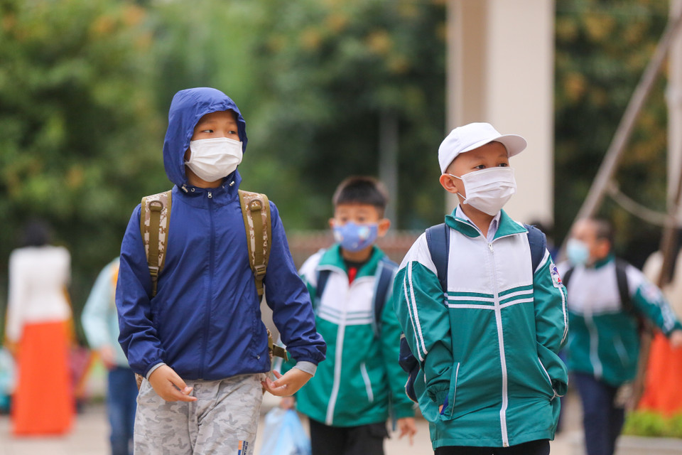 Chuẩn bị đón học sinh trở lại trường, Sở Giáo dục đào tạo Hà Nội ngày 26/2 đã có văn bản yêu cầu các cơ sở giáo dục tăng cường tuyên truyền các biện pháp phòng, chống dịch cho cán bộ, giáo viên, nhân viên và học sinh; thực hiện nghiêm túc thông điệp 5K của Bộ Y tế. (Ảnh: Minh Sơn/Vietnam+)