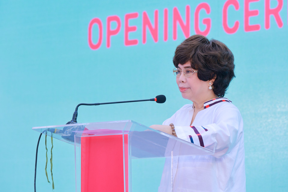 Bà Thái Hương - Chủ tịch và Nhà sáng lập TH School phát biểu: 'Năm học vừa qua, với sự cố gắng vượt bậc của toàn xã hội, đại dịch COVID-19 đã cơ bản được khống chế để chúng ta cùng có mặt tại TH School ngày hôm nay - đón nhận một mùa tựu trường đúng nghĩa.' (Ảnh: Minh Sơn/Vietnam+)