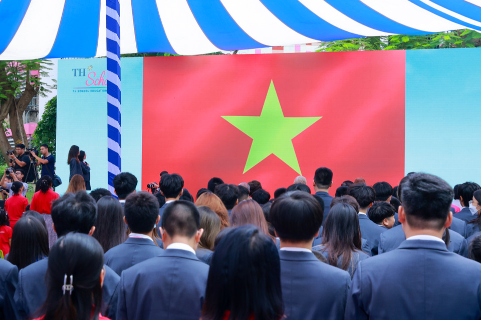 Đặc biệt, tại TH School cơ sở thành phố Vinh, lễ khai giảng đầu tiên sẽ được tổ chức đồng thời với lễ khai giảng năm học mới của trường Phổ thông Trung học Huỳnh Thúc Kháng - Ngôi trường có lịch sử hơn 100 năm tuổi trên mảnh đất miền Trung hiếu học. (Ảnh: Minh Sơn/Vietnam+)