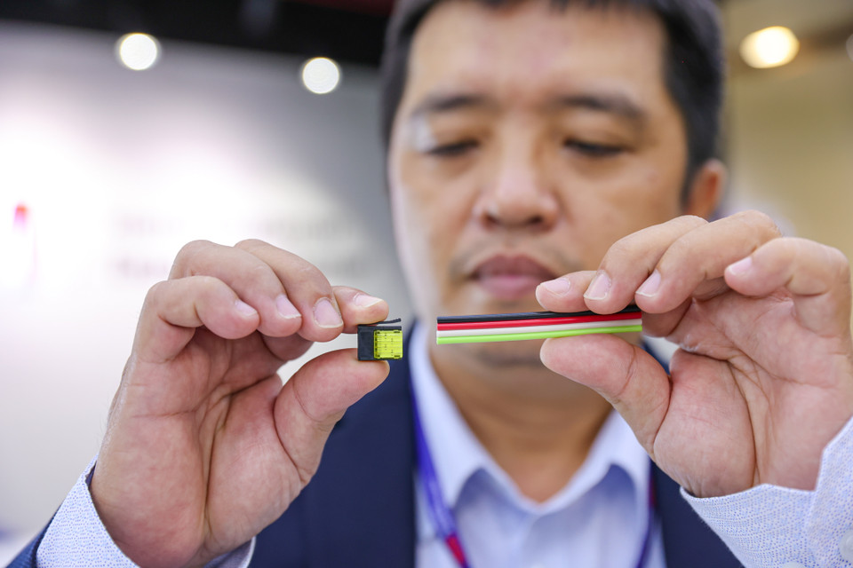 3M cũng giới thiệu sản phẩm sợi cáp truyền tín hiệu của công ty với nhiều tính năng độc đáo. (Ảnh: Minh Sơn/Vietnam+)