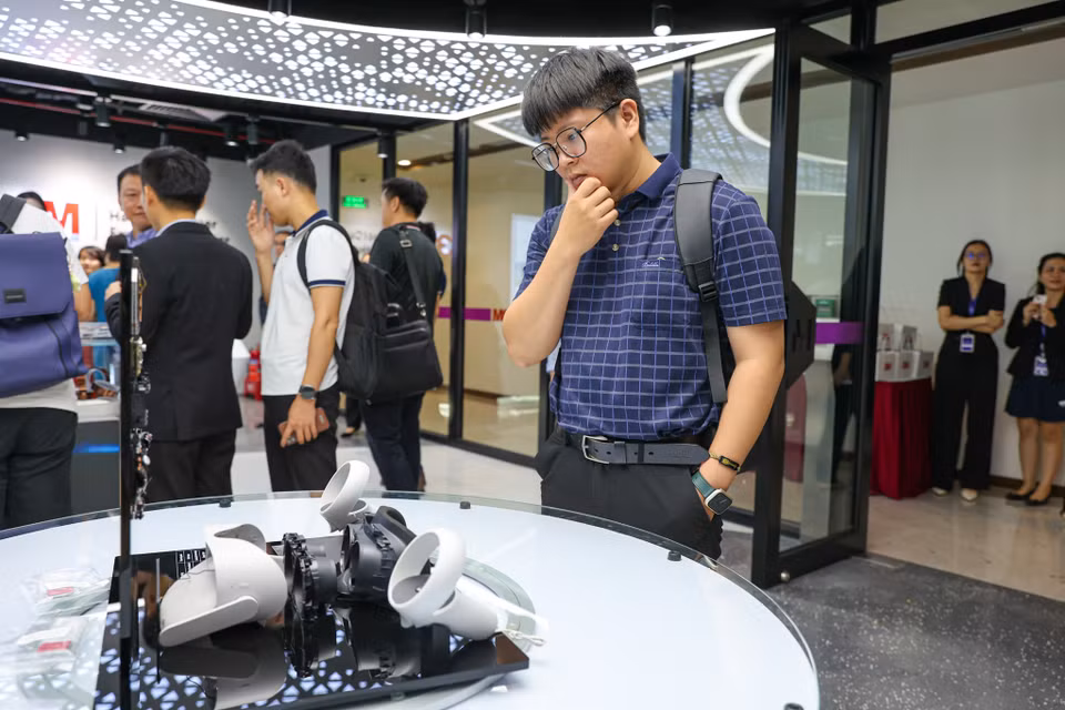 Đây là nơi trưng bày các sản phẩm, giải pháp và giới thiệu những công nghệ của 3M bằng hình thức trực quan và hiện đại. Người dùng có thể trực tiếp trải nghiệm các sản phẩm của 3M tại đây. (Ảnh: Minh Sơn/Vietnam+)