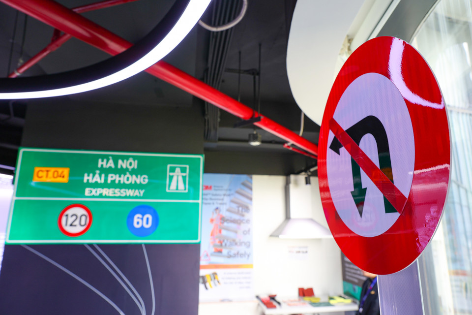 Trước đó, 3M đã ra mắt Trung tâm Kỹ thuật Khách hàng (CTC) tại Thành phố Hồ Chí Minh, tập trung giới thiệu cho các doanh nghiệp đối tác trên toàn quốc những giải pháp cũng như cơ hội hợp tác kinh doanh. (Ảnh: Minh Sơn/Vietnam+)