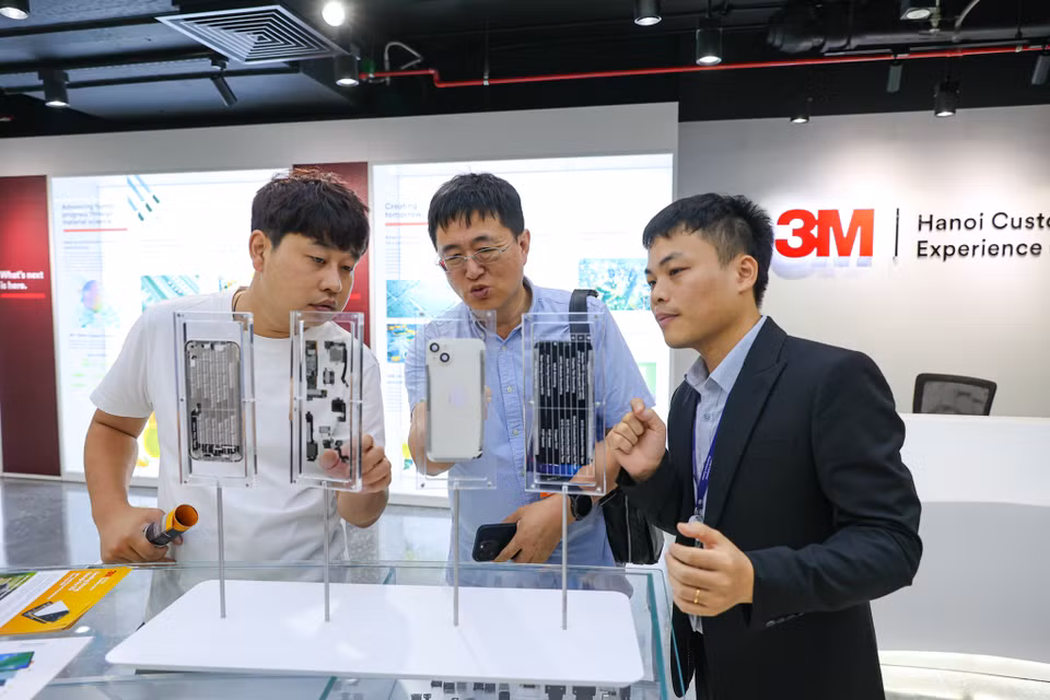 Mục tiêu của Trung tâm là đưa khoa học ra bên ngoài phạm vi phòng lab để trở nên gần gũi với khách hàng và đối tác đồng thời khơi gợi nên niềm yêu thích khám phá khoa học của mỗi người. (Ảnh: Minh Sơn/Vietnam+)
