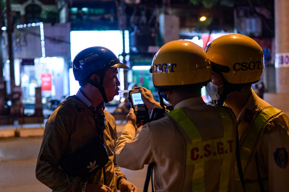 Rất nhiều tài xế đã có dấu hiệu sở hữu nồng độ cồn vượt mức cho phép khi điều khiển phương tại. (Ảnh: PV/Vietnam+)