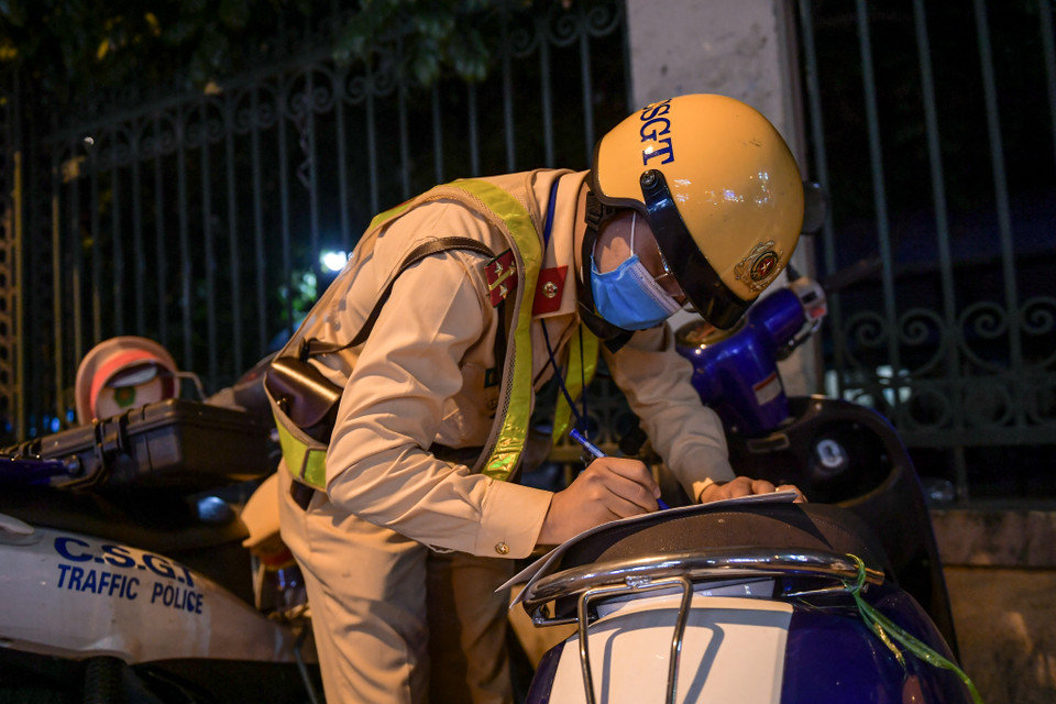 Kế hoạch trên nhằm đánh giá thực trạng người điều khiển xe sử dụng chất ma túy, vi phạm nồng độ cồn và chất kích thích khác, góp phần kiềm chế, giảm tai nạn giao thông, nhất là các vụ tai nạn có nguyên nhân trực tiếp từ vi phạm nồng độ cồn, ma túy. (Ảnh: PV/Vietnam+)