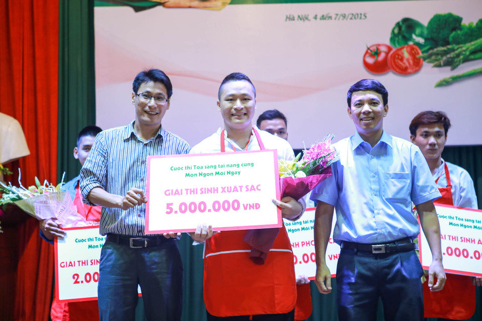 Hiếu sẽ đại diện cho nhà trường tham gia vòng chung kết cuộc thi 'Tỏa sáng tài năng cùng Món Ngon Mỗi Ngày' sẽ diễn ra tại thành phố Hồ Chí Minh sắp tới đây. (Ảnh: Minh Sơn/Vietnam+)