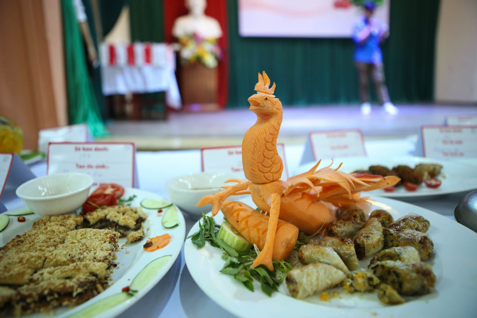 Món 'Nem công' đầy tỉ mẩn của một thí sinh. (Ảnh: Minh Sơn/Vietnam+)
