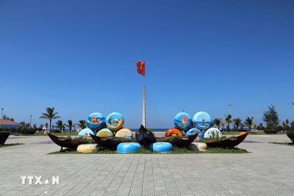 Không gian trang trí tại Quảng trường biển Tam Thanh ở phường Quảng Phú, thành phố Đà Nẵng. (Ảnh: Đỗ Trưởng/TTXVN)