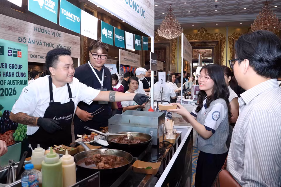 Tổng Lãnh sự quán Australia tại Việt Nam tổ chức chương trình “Hương vị Úc 2026” - Taste of Australia 2026, giới thiệu sự giao thoa độc đáo giữa ẩm thực Australia và Việt Nam, góp phần tăng cường kết nối văn hóa và tình hữu nghị giữa Việt Nam và Australia (4/2026). (Ảnh: Xuân Khu/TTXVN)