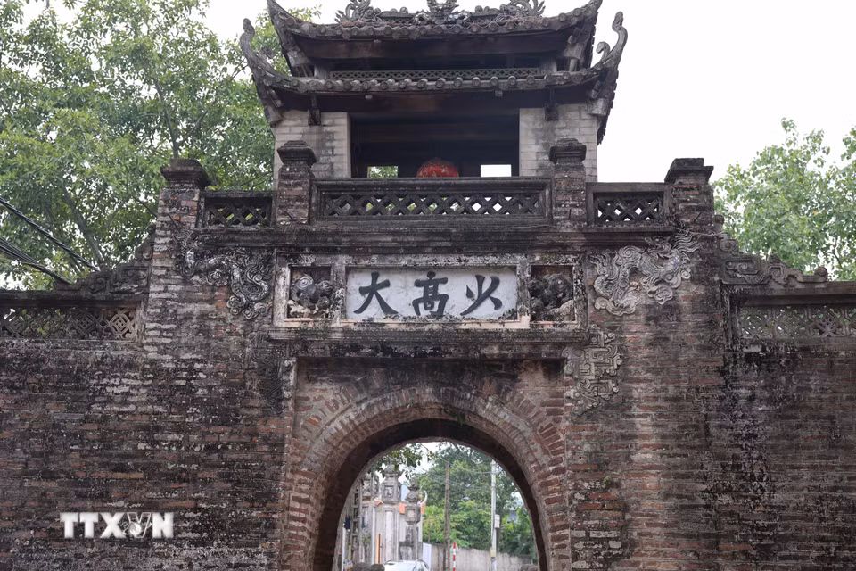 Cổng làng Ước Lễ ở xã Dân Hòa, Hà Nội. (Ảnh: Vũ Quang/TTXVN) ​