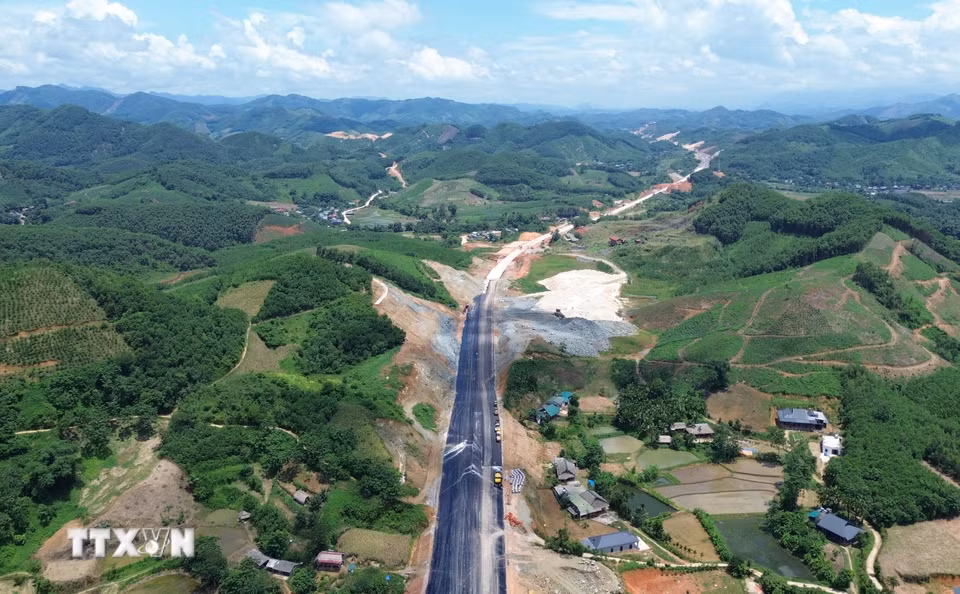 Dự kiến cao tốc Tuyên Quang-Hà Giang sẽ hoàn thành, thông xe toàn tuyến vào cuối quý 3 năm 2026. (Ảnh: Quốc Khánh/TTXVN)