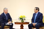 Thủ tướng Phạm Minh Chính tiếp đại diện Hội Hữu nghị Nga-Việt và Hội Cựu chiến binh Nga. (Ảnh: Dương Giang/TTXVN)