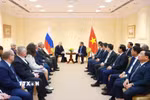 Thủ tướng Phạm Minh Chính tiếp đại diện Hội Hữu nghị Nga-Việt và Hội Cựu chiến binh Nga. (Ảnh: Dương Giang/TTXVN)