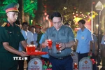 Thủ tướng Phạm Minh Chính thắp nến tri ân các Anh hùng liệt sỹ tại Nghĩa trang Liệt sỹ Quốc gia Trường Sơn. (Ảnh: Dương Giang/TTXVN)
