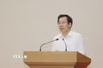 Trưởng Ban Tuyên giáo và Dân vận Tỉnh ủy lào Cai Dương Đức Huy thông tin về Đại hội. (Ảnh: Đinh Thùy/TTXVN)