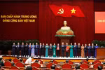 Tổng Bí thư, Chủ tịch nước Tô Lâm trao Quyết định chỉ định tham gia Ban Chấp hành, Ban Thường vụ, Bí thư, Phó Bí thư Đảng ủy các cơ quan Đảng Trung ương nhiệm kỳ 2025-2030. (Ảnh: Thống Nhất/TTXVN)