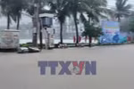 Quảng Ninh: Mưa to gây ngập sâu cục bộ, nước chảy cuồn cuộn trên nhiều đường phố