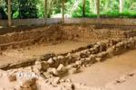 Hố khai quật tại di tích Gò Cây Thị bên trong quần thể Khu Di tích Óc Eo - Ba Thê. (Ảnh: TTXVN phát)