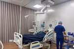 Nạn nhân vụ tai nạn được chăm sóc, điều trị tại bệnh viện trên đảo Phú Quốc. (Ảnh: TTXVN phát)
