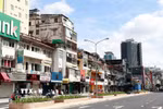Vỉa hè bên phải đường Lê Lợi, hướng từ giao lộ đường Nguyễn Huệ đến chợ Bến Thành, Thành phố Hồ Chí Minh. (Ảnh: Hồng Đạt/TTXVN)