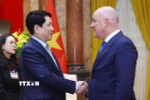 Chủ tịch nước Lương Cường tiếp Thủ tướng New Zealand Christopher Luxon. (Ảnh: Lâm Khánh/TTXVN)