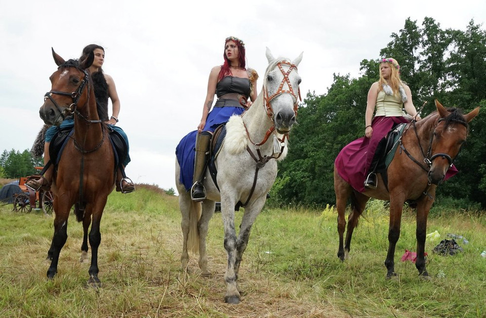 Ban tổ chức cho biết: 'Người Viking là những thủy thủ tài năng và chiến binh dũng cảm. Họ là những người đầu tiên vượt Đại Tây Dương. Họ từng chiếm London, Hamburg và Paris. Đã có một kỷ nguyên được đặt tên theo những chiến binh này. Mảnh đất mà chúng ta đang đứng là thành lũy cuối cùng của người Viking. Lễ hội không chỉ là cơ hội nghiên cứu về văn hóa người Viking mà còn đưa khách tham quan trở thành những chiến binh đó trong một vài ngày.' (Nguồn: Sputniknews)