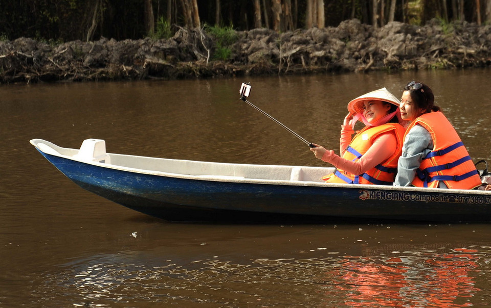 Làng nổi Tân Lập là một trong những khu du lịch sinh thái trọng điểm của tỉnh Long An và khu vực Đồng bằng sông Cửu Long thu hút đông khách đến tham quan, du lịch. (Ảnh: An Hiếu/TTXVN)