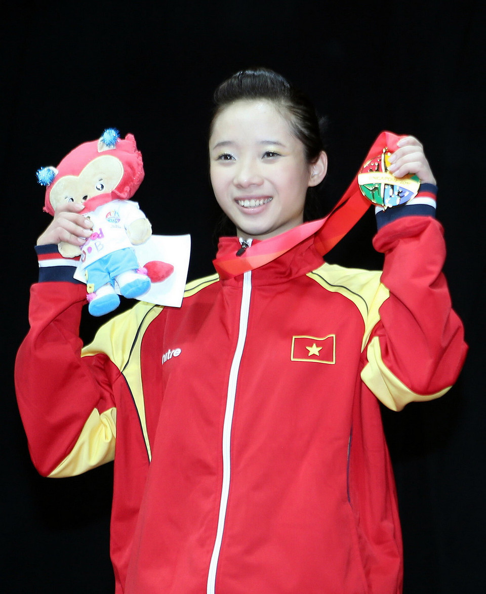 Chiều 7/6/2015, tại nhà thi đấu Expo Hall (Singapore), vận động viên Dương Thúy Vy (Việt Nam) đã xuất sắc đoạt huy chương vàng môn Wushu nội dung kiếm thuật nữ.