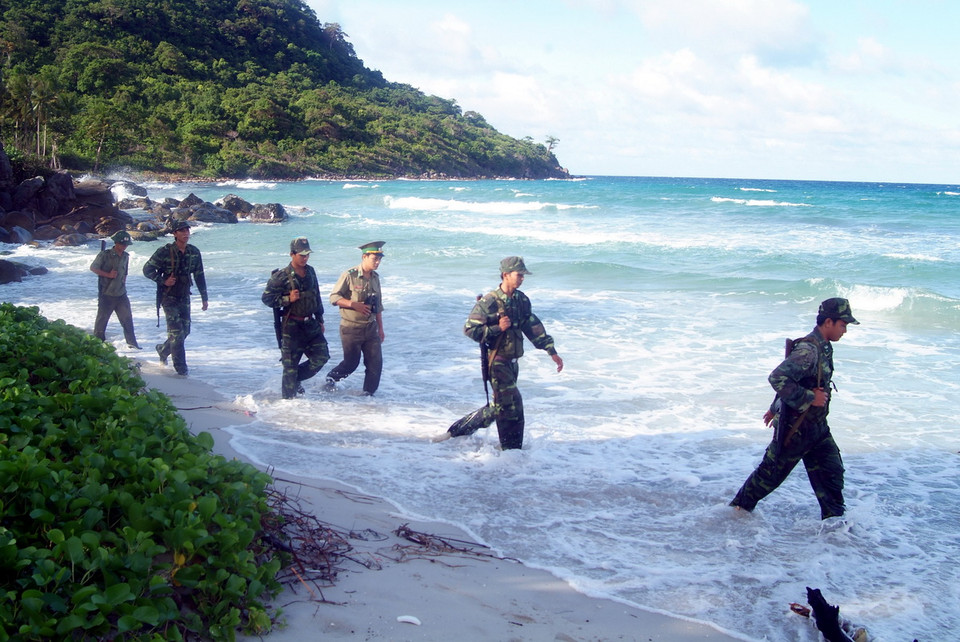 Bộ đội Biên phòng Kiên Giang thường xuyên tuần tra, kiểm soát trên vùng biên giới biển. (Ảnh: Lê Sen/TTXVN)