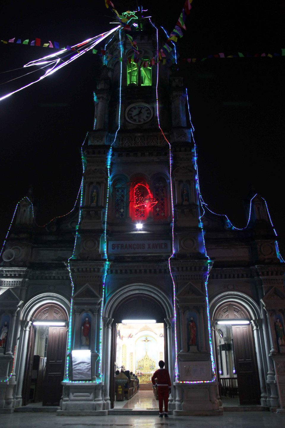 Nhà thờ Hà Đông nằm ở trung tâm của quận Hà Đông, được xây dựng vào năm 1908, tính đến nay đã hơn 100 năm tuổi. (Ảnh: Doãn Đức/Vietnam+)