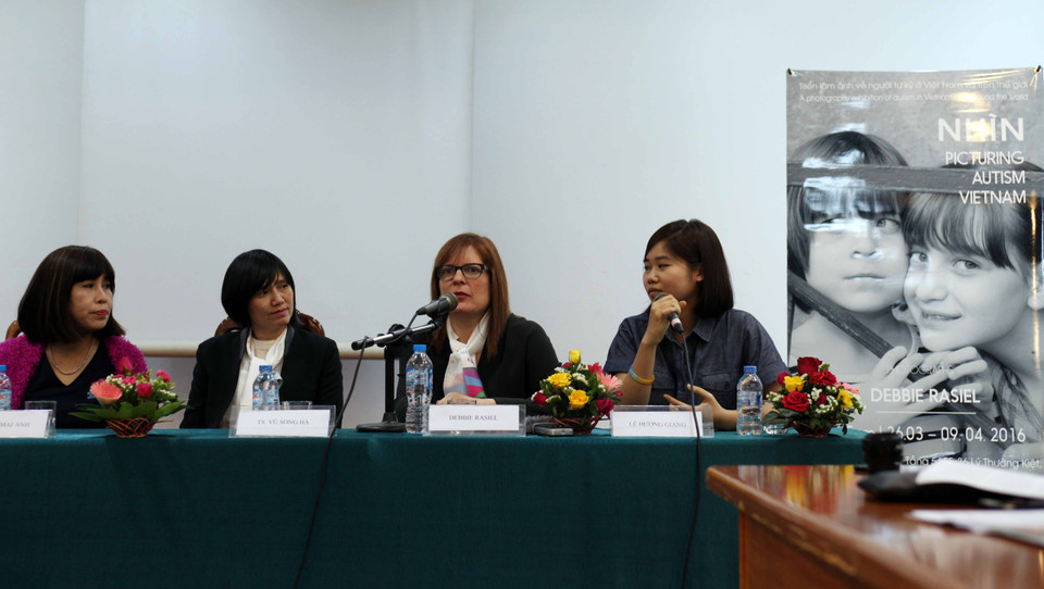 Đây là hoạt động để hưởng ứng Ngày Việt Nam nhận thức chứng tự kỷ lần thứ nhất vào ngày 2/4/2016. (Ảnh: Doãn Đức/Vietnam+)