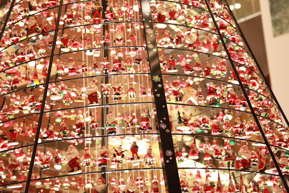 Cây thông Noel đặc biệt của Tokyo Midtown. (Ảnh: Nguyễn Tuyến/Vietnam+)