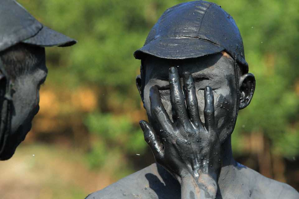 Theo tình huống tác chiến, người lính phải chọn phương thức ngụy trang để có thể hòa nhập với môi trường xung quanh. (Ảnh: An Đăng/TTXVN)